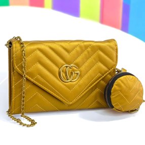 BOLSA TIPO CROSS BROCHE  CON MONEDO MOSTAZA