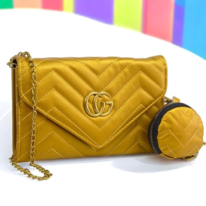 BOLSA TIPO CROSS BROCHE  CON MONEDO MOSTAZA