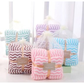 Duo Toallas microfibra con costalito se envia diseño y color al azar.