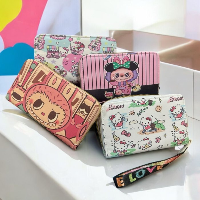 Pqte. 4 Monederos de 1 cierre con muñerquera Labubu-Sanrio