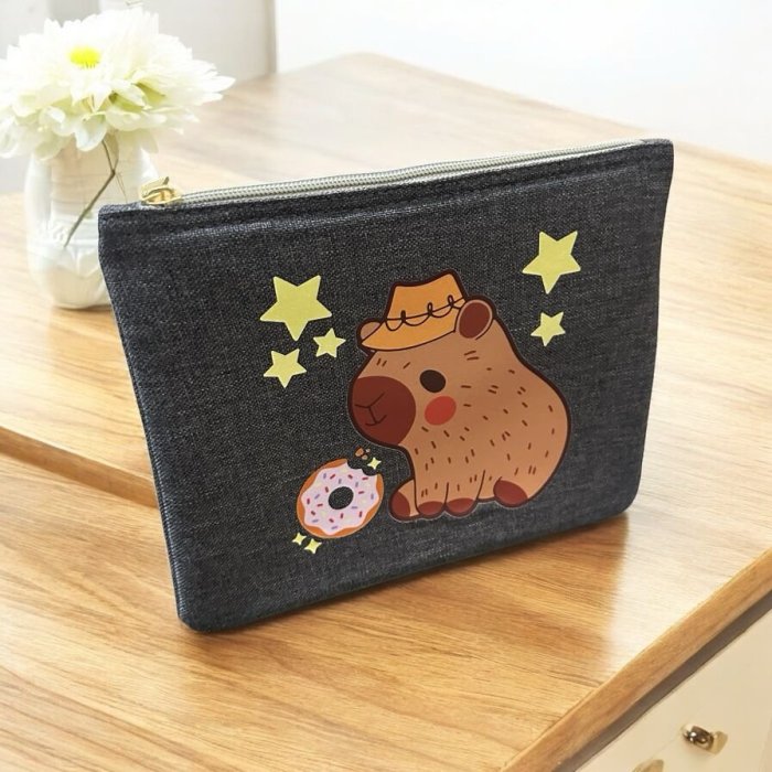 COSMETIQUERA DE LONA CAPIBARA DISEÑO Y COLOR AL AZAR