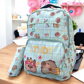 Mochila Capybara  Escoses con Lapicera Menta