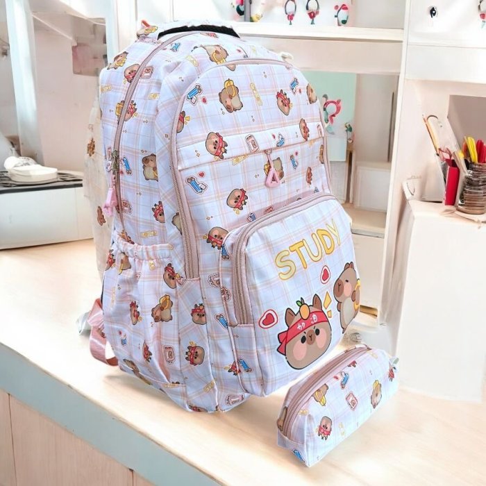 Mochila Capybara  Escoses con Lapicera Lila