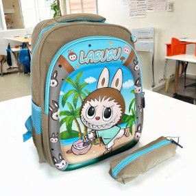 Mochila Labubu Con Lapicera Verde Isla