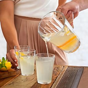 JUEGO DE JARRA Y 6 VASOS DE VIDRIO