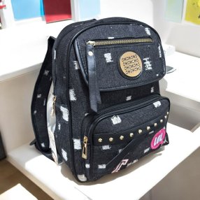 Mochila de Mezclilla con parches Negro