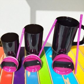 TRÍO VASOS TRASLUCIDOS NEGRO TAPA ROSA