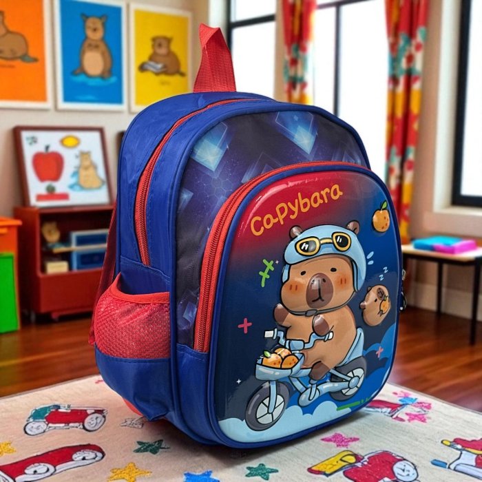 Mochila Kinder diseño de Niño Capybara (se envía color y diseño al azar)