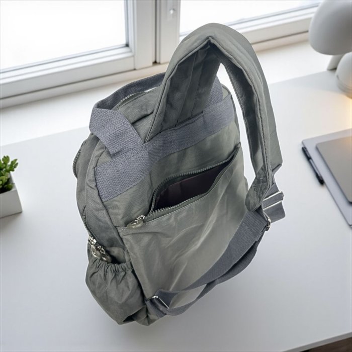 Mochila tipo kipling con 6 compartimetos Negro