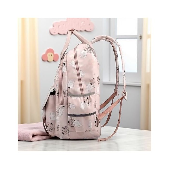 Mochila Tipo Pañalera con lindo estampado de conejo Negro