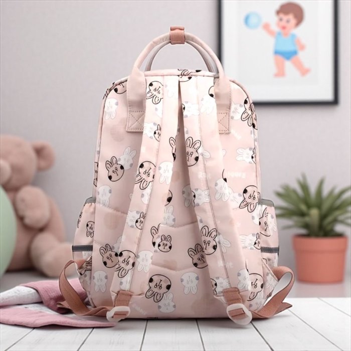 Mochila Tipo Pañalera con lindo estampado de conejo Negro