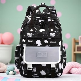 Mochila Tipo Pañalera con lindo estampado de conejo Negro