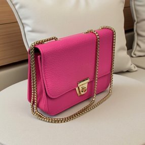 Crossbody coquete de cadena Rose red