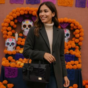 Bolsa Mujer Modelo Mónica con Lazo Decorativo y Cierre | 31x21x13 cm