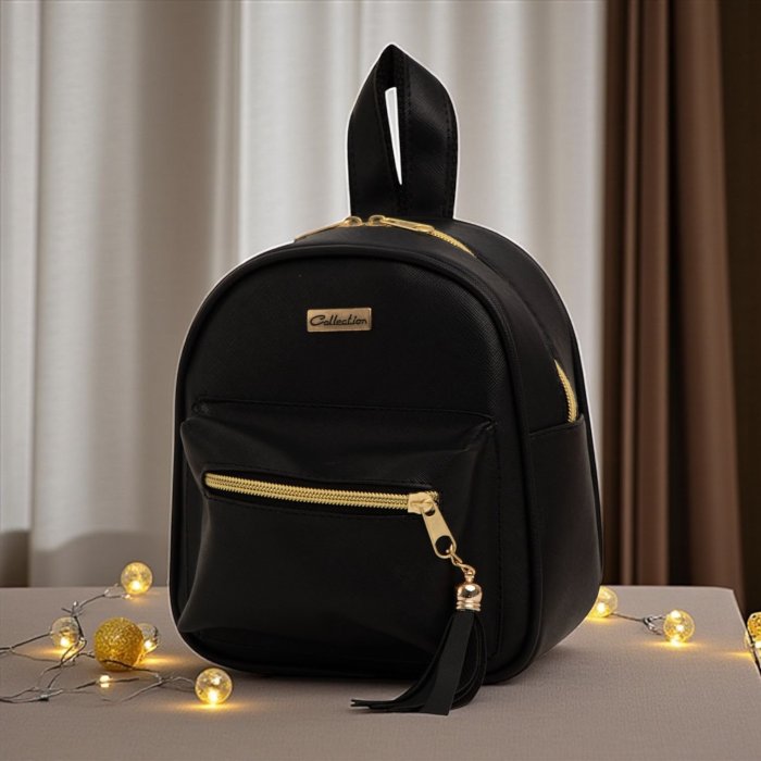 Mini Mochilita Dey con cierre y bolsa frontal – Fiusha, Negro o Blanc