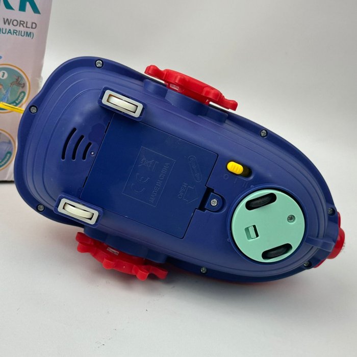 Barco de juguete Shark con luces, música, cañón de agua y acuario