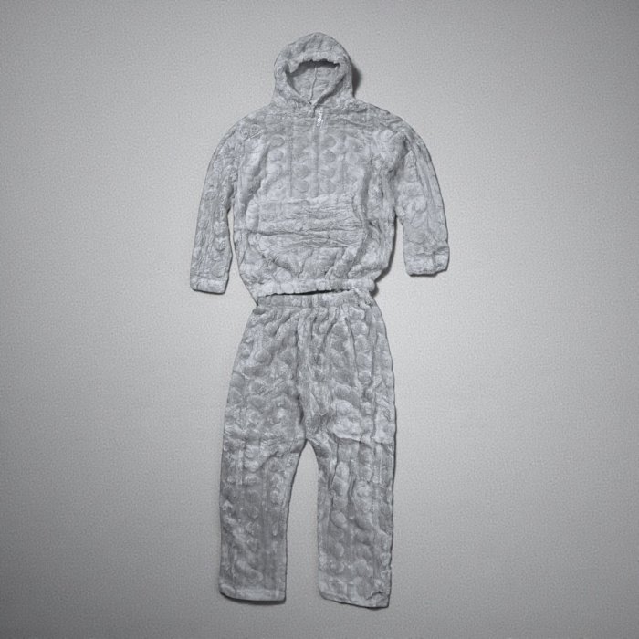 Set Pijama Relieve Corazón  Gris