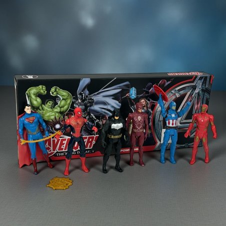Set de figuras de acción tipo Avengers de 11.5 cm. Diseños surtidos,
