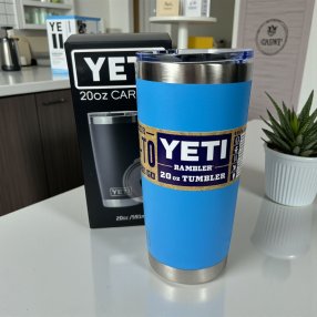 TERMO YETI 20 OZ.  AZUL CELESTE