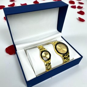 Dúo Relojes El y Ella - Extensible Dorado - Incluye Estuche (color variado)