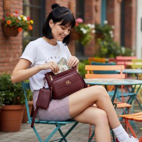 Bolso cross rojo con cartera para mujer ideal para uso diario