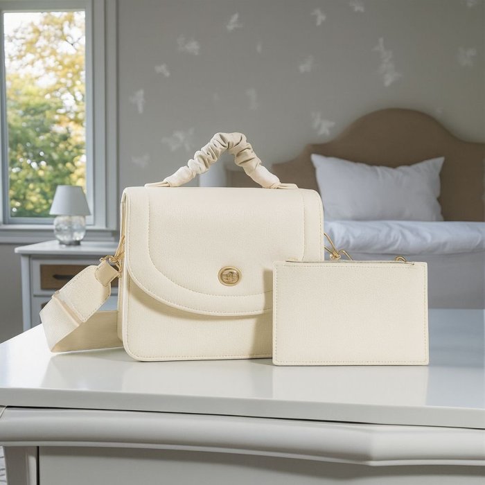 Bolsa Kamel Reina Asa Scrunch con Mini Clutch – Material Sintético