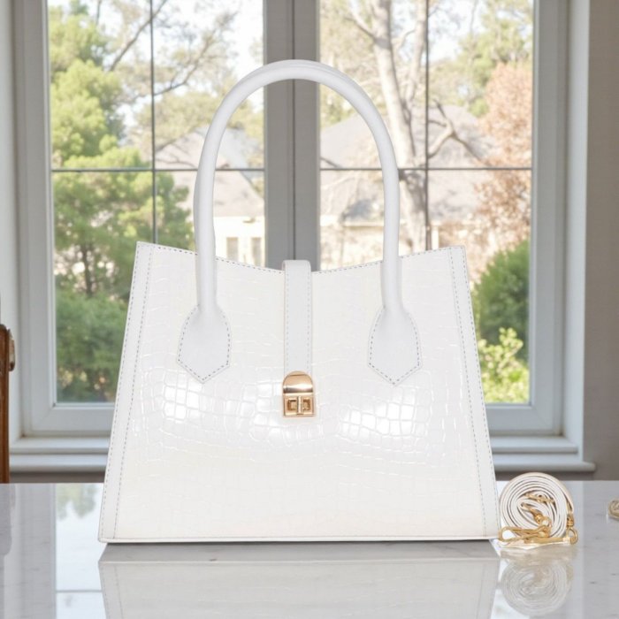 Bolsa blanca de mano moderna – ideal para uso diario y salidas