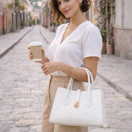 Bolsa blanca de mano moderna – ideal para uso diario y salidas