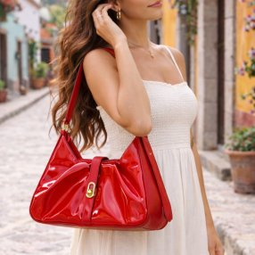 Bolsa charol rojo – ideal para salidas y eventos