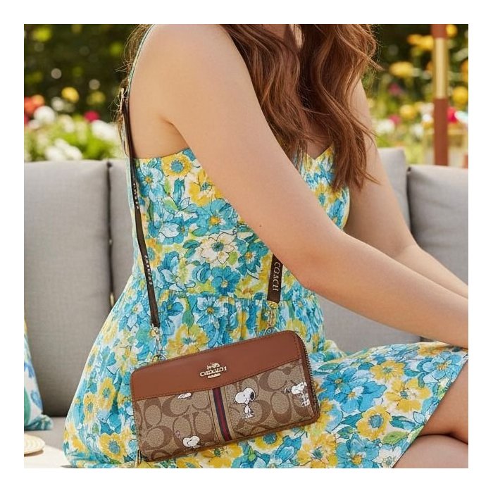 Cartera snoopy tipo sobre – ideal para uso diario