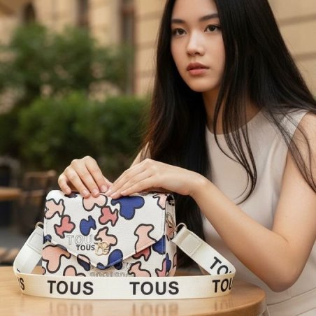 Crossbody con cierre y correa ajustable – estilo moderno