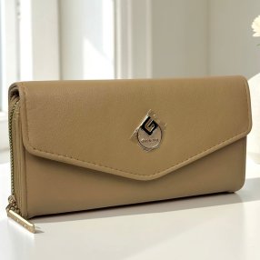 Cartera khaki tipo sobre para dama, elegante y práctica
