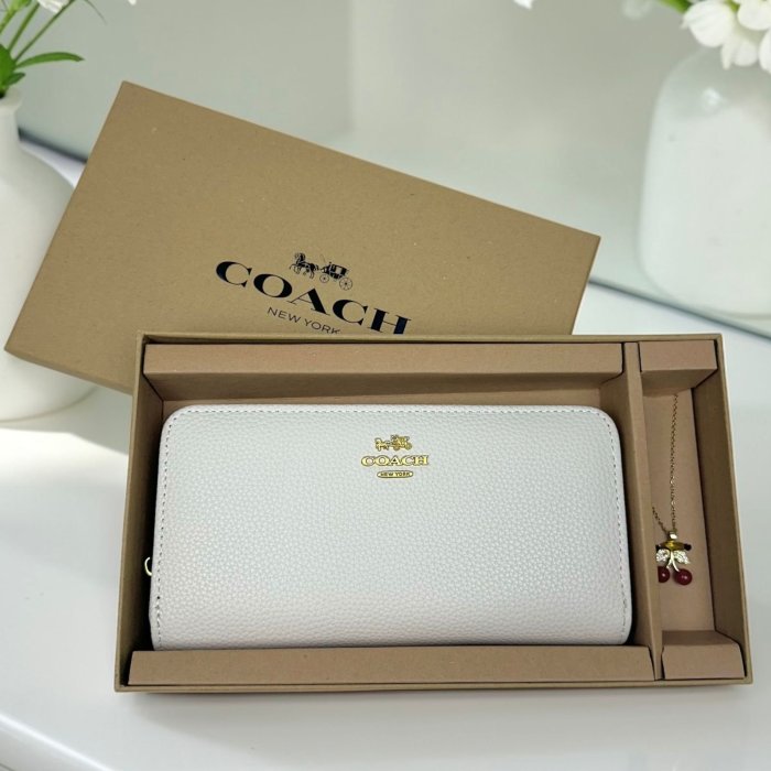 Cartera para dama con accesorio, presentación tipo regalo