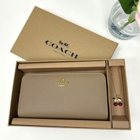 Cartera para dama con accesorio, presentación tipo regalo