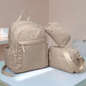 Set de mochila con bolso y cosmetiquera, práctico y moderno