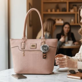 Bolsa Tote Elegante de Mujer 31 cm con Pompón y Textura Grabada