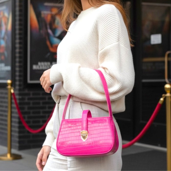 Cross fucsia shoulder compacta con acabado texturizado