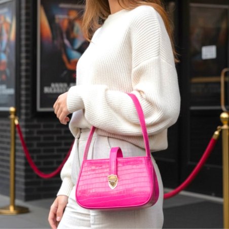 Cross fucsia shoulder compacta con acabado texturizado