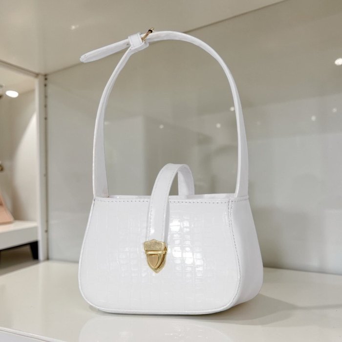 Cross blanca shoulder compacta con acabado texturizado