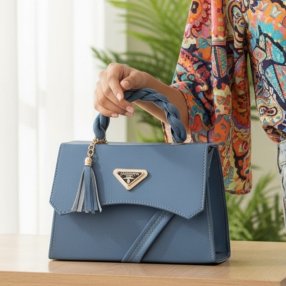 Cross azul estructurada elegante con asa trenzada