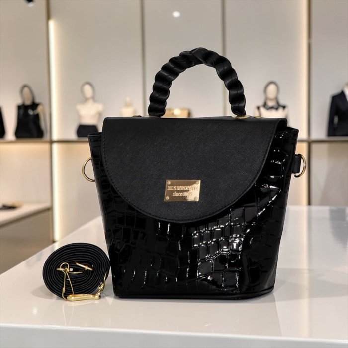 cross negro estilo natural elegante con asa trenzada