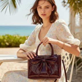 Cross Vino estructurada con detalle de moño al frente