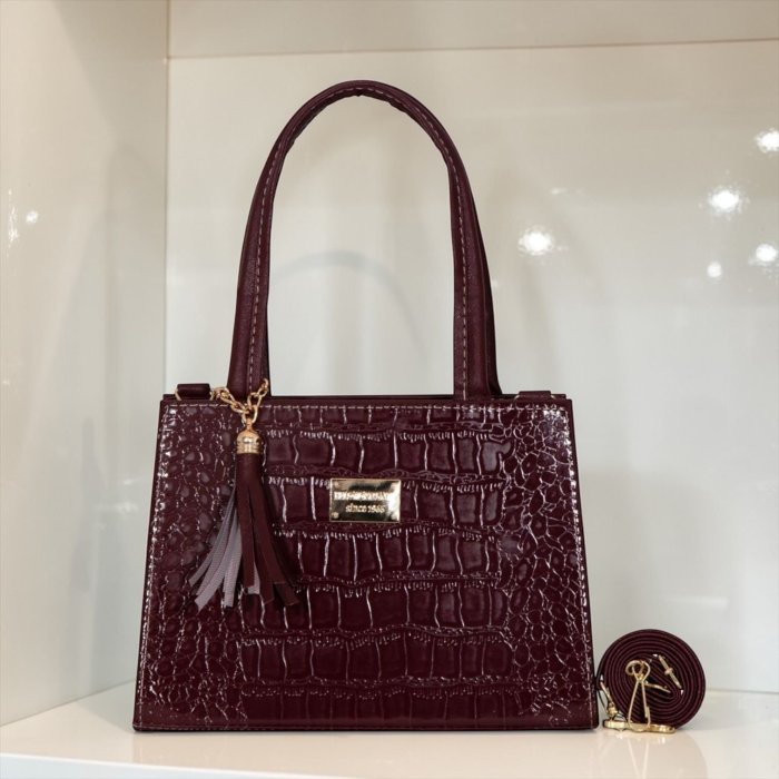 Cross vino estructurada elegante con acabado texturizado