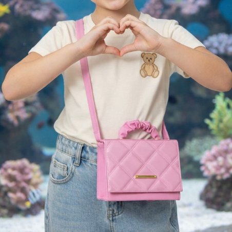 Bolsa infantil charol rosa acolchada con asa fruncida