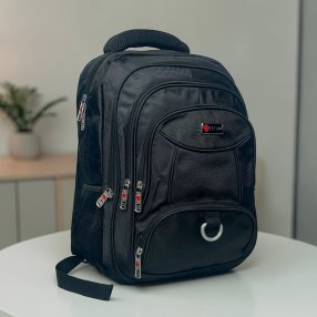 Mochila para caballero con múltiples compartimentos