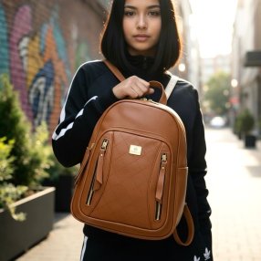 Mochila brown para dama elegante con diseño moderno