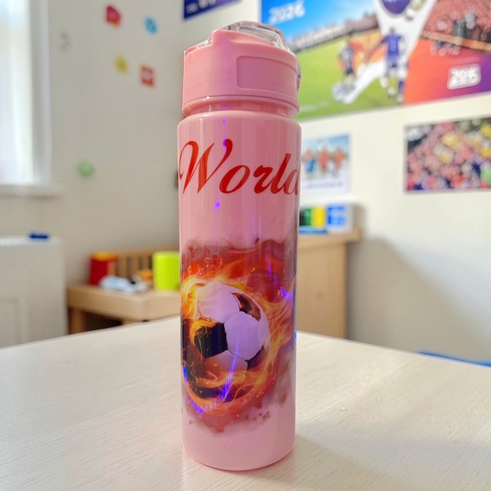 Termo rosa infantil Mundial 2026 botella deportiva con popote