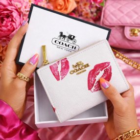 Cartera white+lipstick tipo tarjetero para dama con cierre compacto