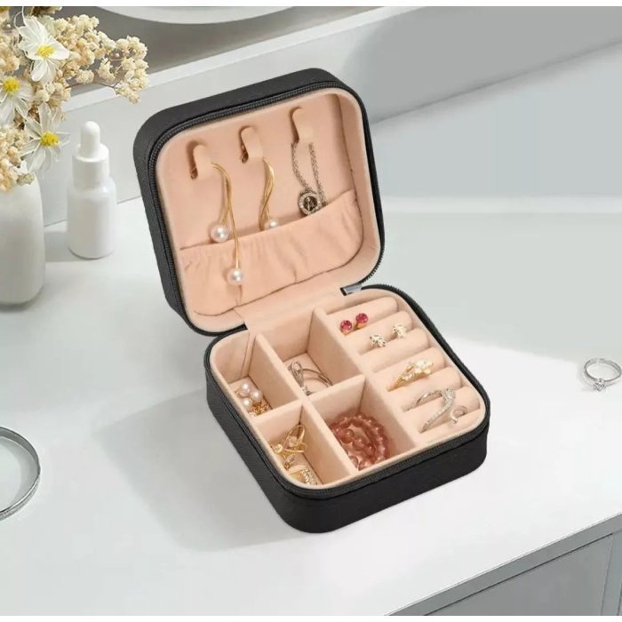 Joyero negro compacto – organizador elegante para accesorios