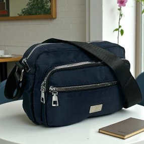 Bolso crossbody compacto con múltiples compartimentos